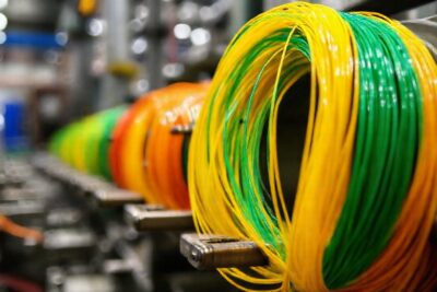 Reciclaje industrial con brillo metálico