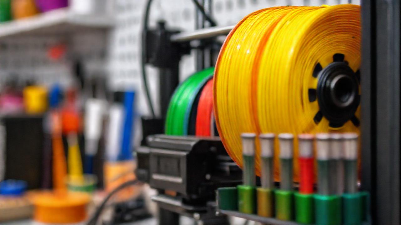 Impresora 3D crea objetos vibrantes y técnicos