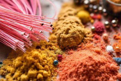 Materiales de joyería: comparación vibrante y detallada